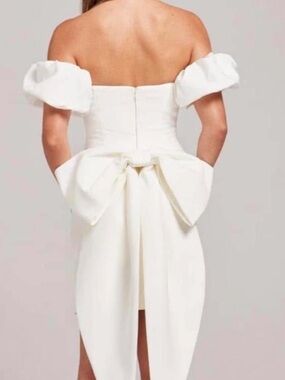 🔴 Strapless White Bow-Back Cocktail Dress